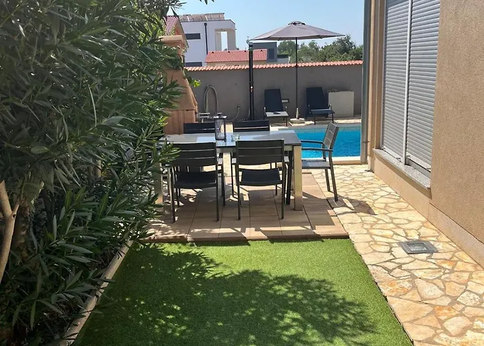 Casa de Férias Lara 1 *